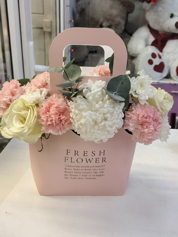 Композиция в модной сумочке