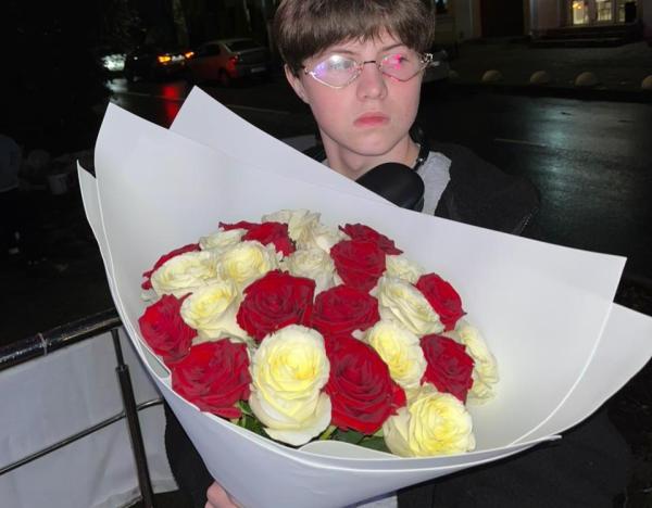 Букет "Красно-белые розы"